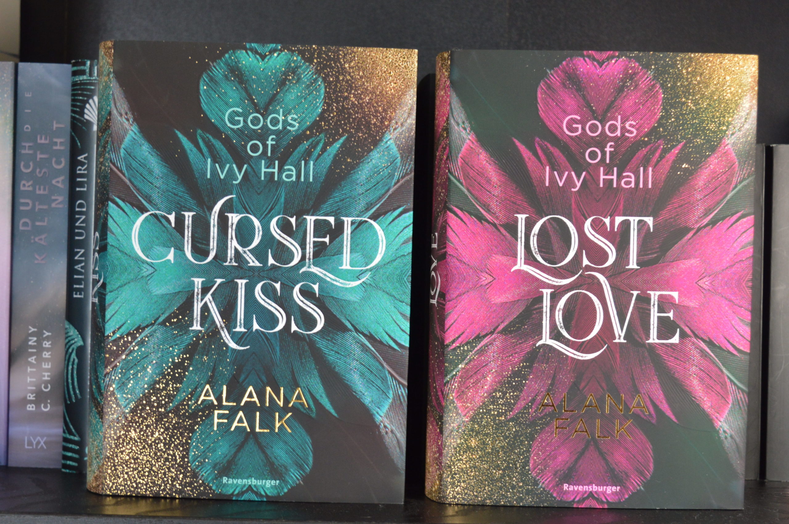 Gods of Ivy Hall: Verfluchte Küsse und Verbotene Liebe (von Alana Falk) 3 CursedKiss 3 edited scaled