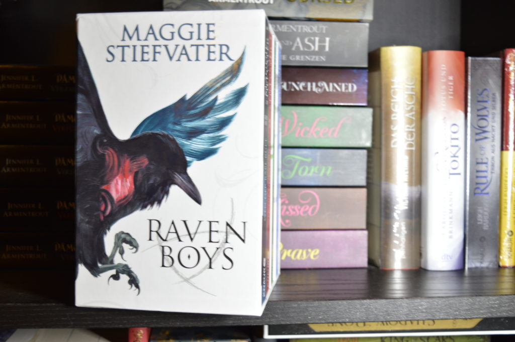 Exklusiver Raven Boys Schuber von der Bücherbüchse (Unpacking + 4 alte Ausgaben) 4 RavenBoys Schuber 03